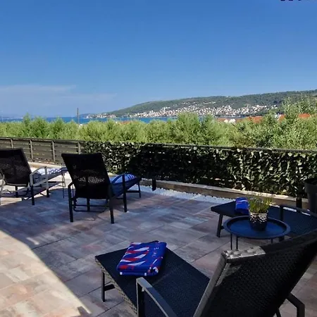 Apartment Marcelina 1 With Private Pool Trogir
