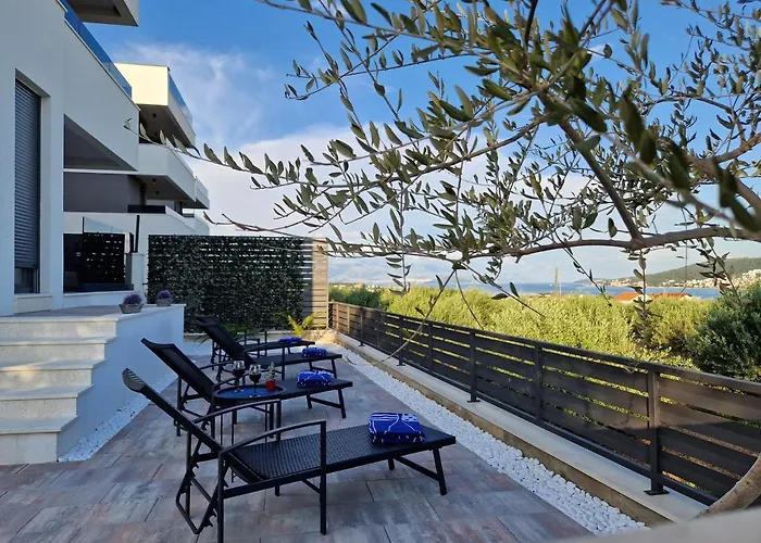 Appartement Marcelina 1 With Private Pool Trogir