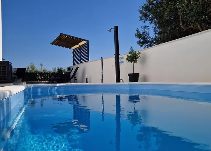 Marcelina 1 With Private Pool Appartement Trogir