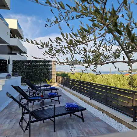 Apartment Marcelina 1 With Private Pool Trogir