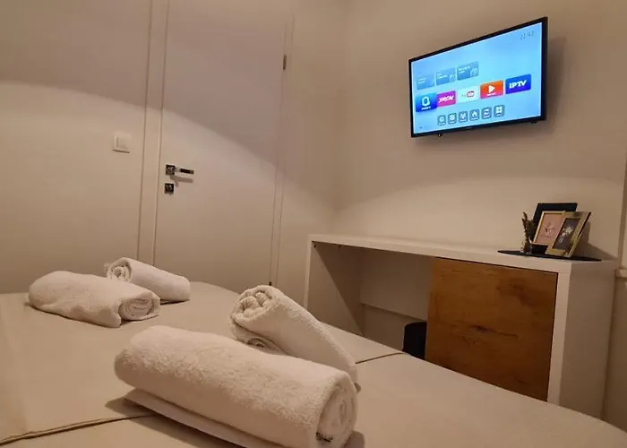 Marcelina 1 With Private Pool トロギール